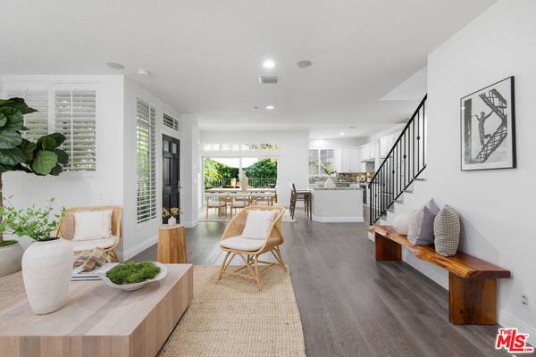 Los Angeles, CA 90077,10523 Selkirk LN