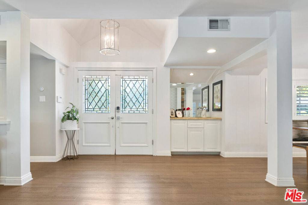 Encino, CA 91316,4909 Encino TER