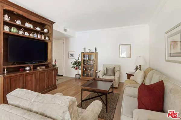 Encino, CA 91316,4949 Genesta AVE #112A
