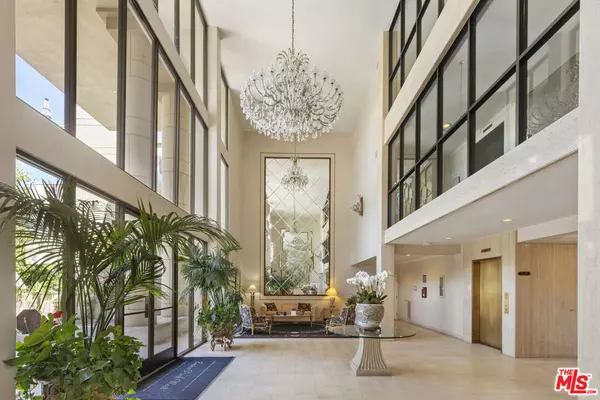 Encino, CA 91316,4949 Genesta AVE #112A