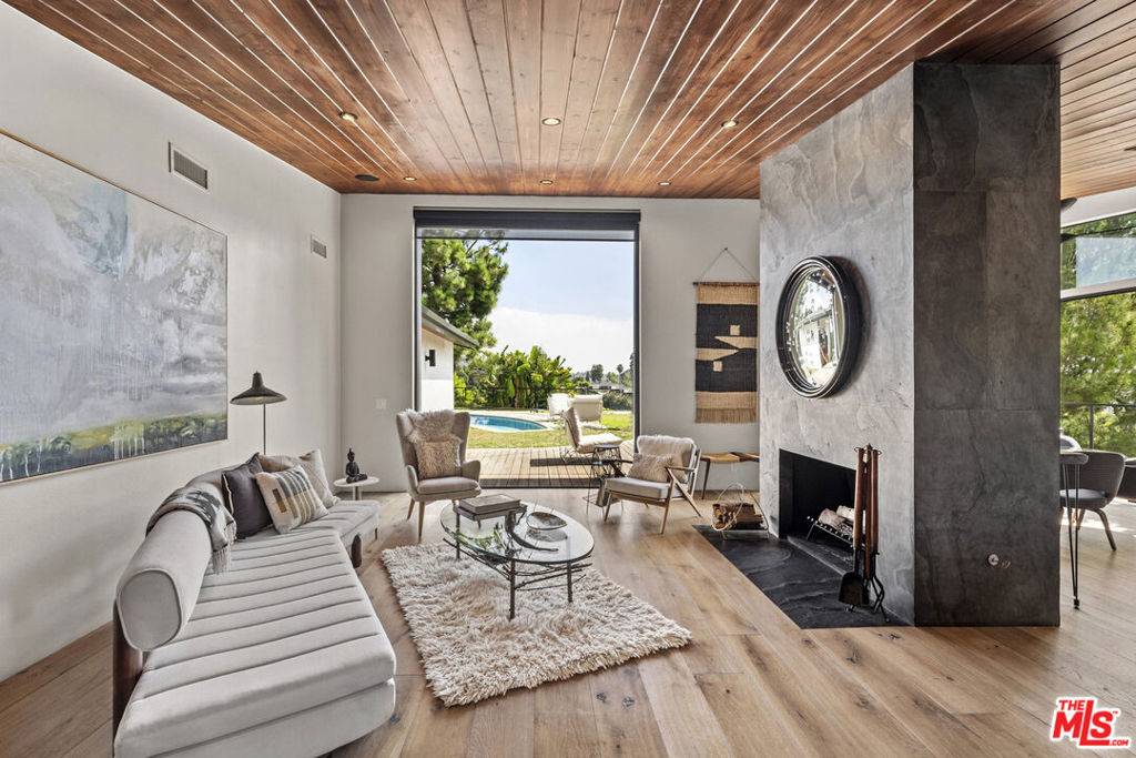 Los Angeles, CA 90046,2652 Byron PL