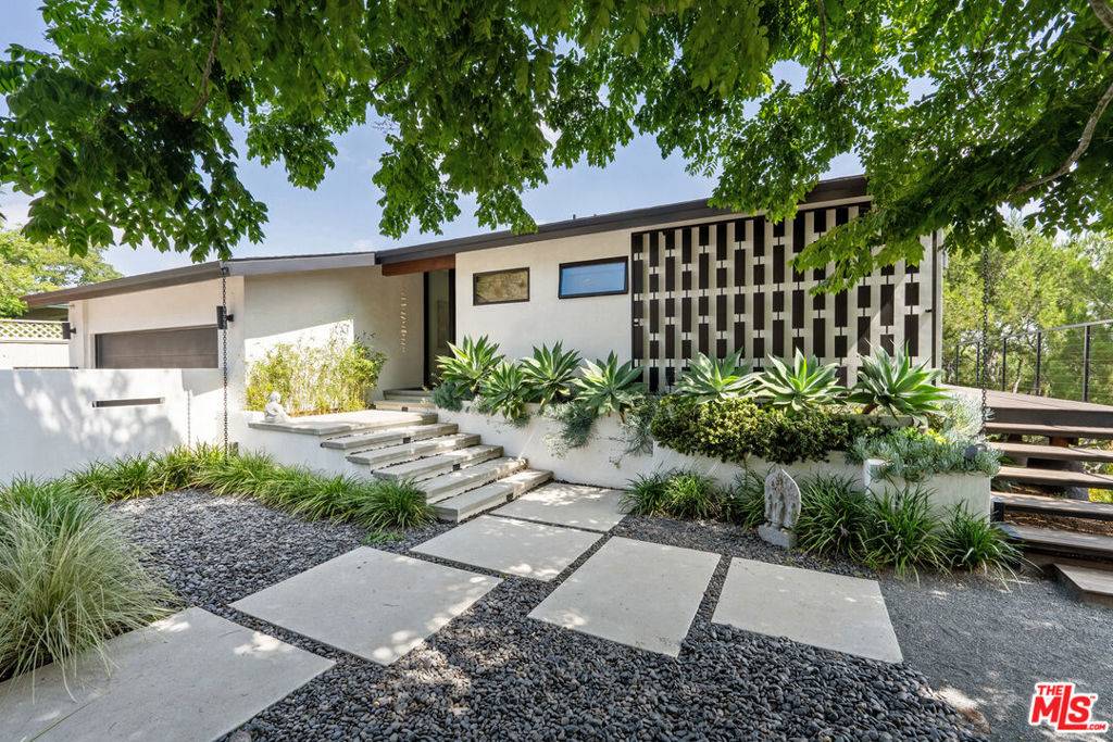 Los Angeles, CA 90046,2652 Byron PL