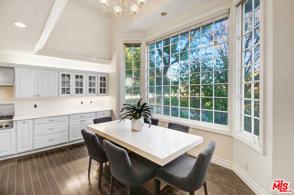 19500 Winifred ST, Tarzana, CA 91356