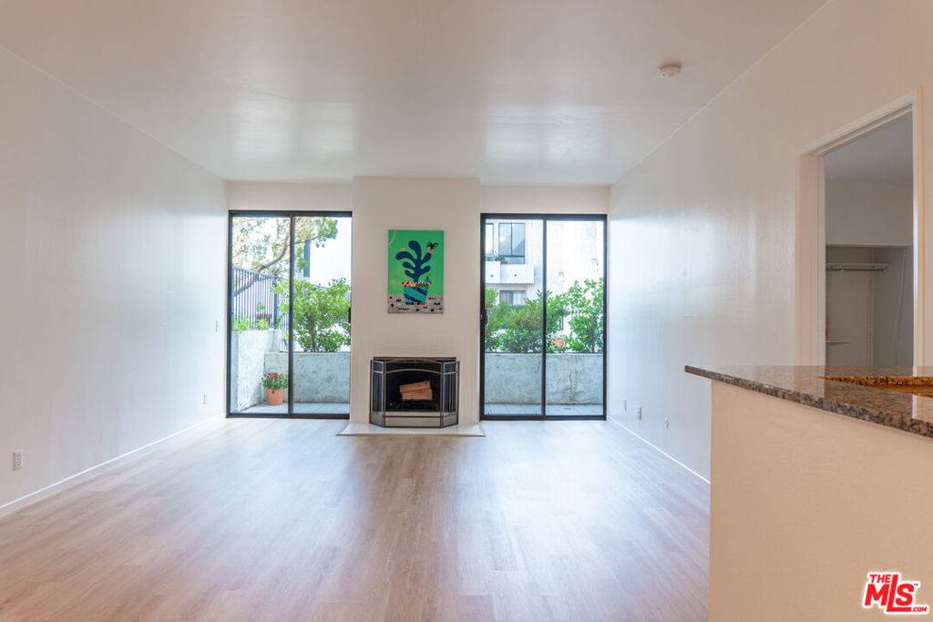 Toluca Lake, CA 91602,10861 Moorpark ST #116