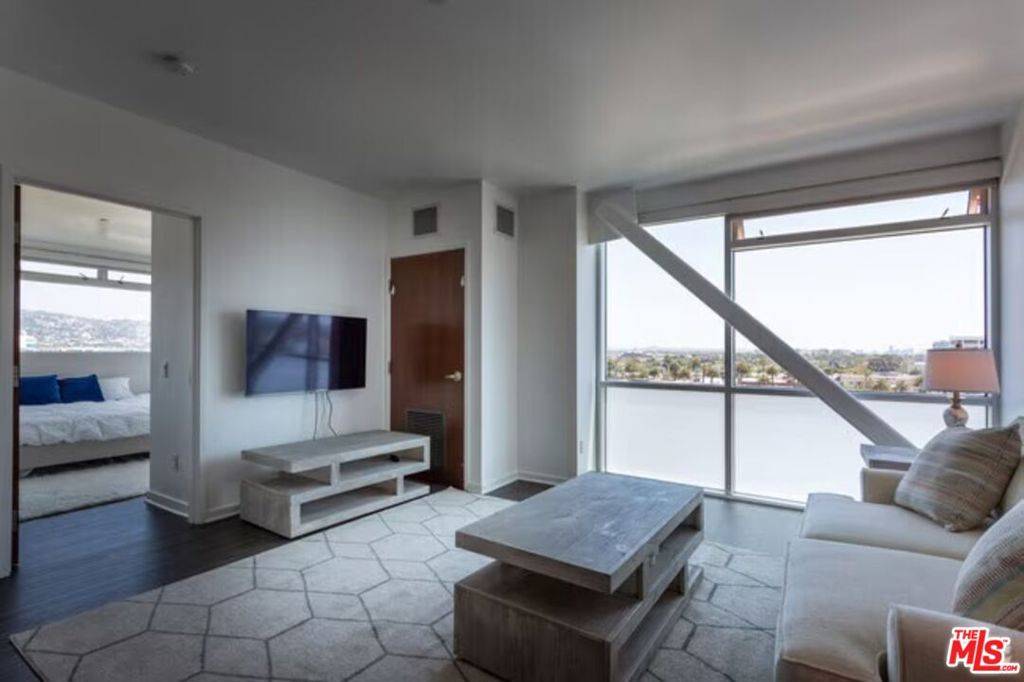 Beverly Hills, CA 90211,8601 Wilshire Blvd #702