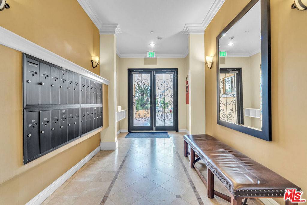 Beverly Hills, CA 90211,143 N Arnaz DR #304
