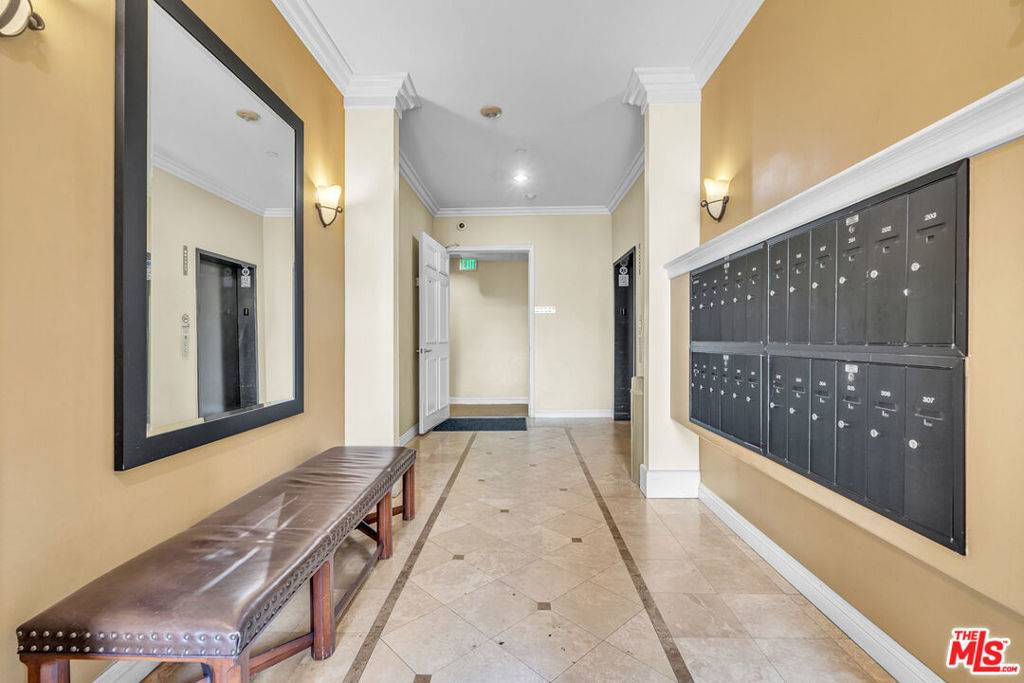 Beverly Hills, CA 90211,143 N Arnaz DR #304