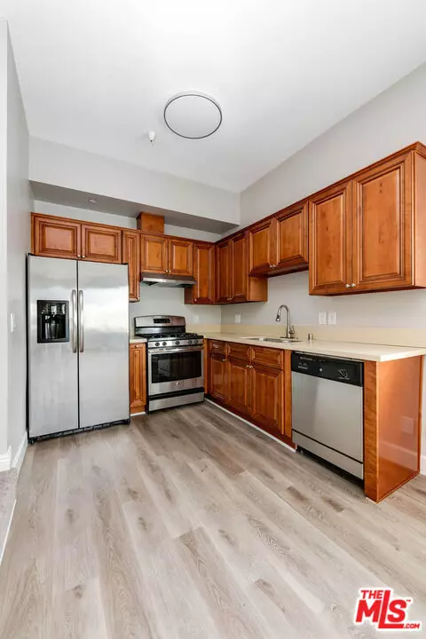 Van Nuys, CA 91411,14735 Friar ST #114