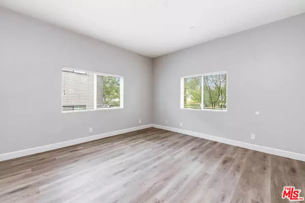 Van Nuys, CA 91411,14735 Friar ST #114