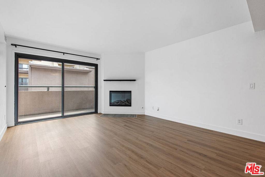 Playa Del Rey, CA 90293,8300 Manitoba ST #219