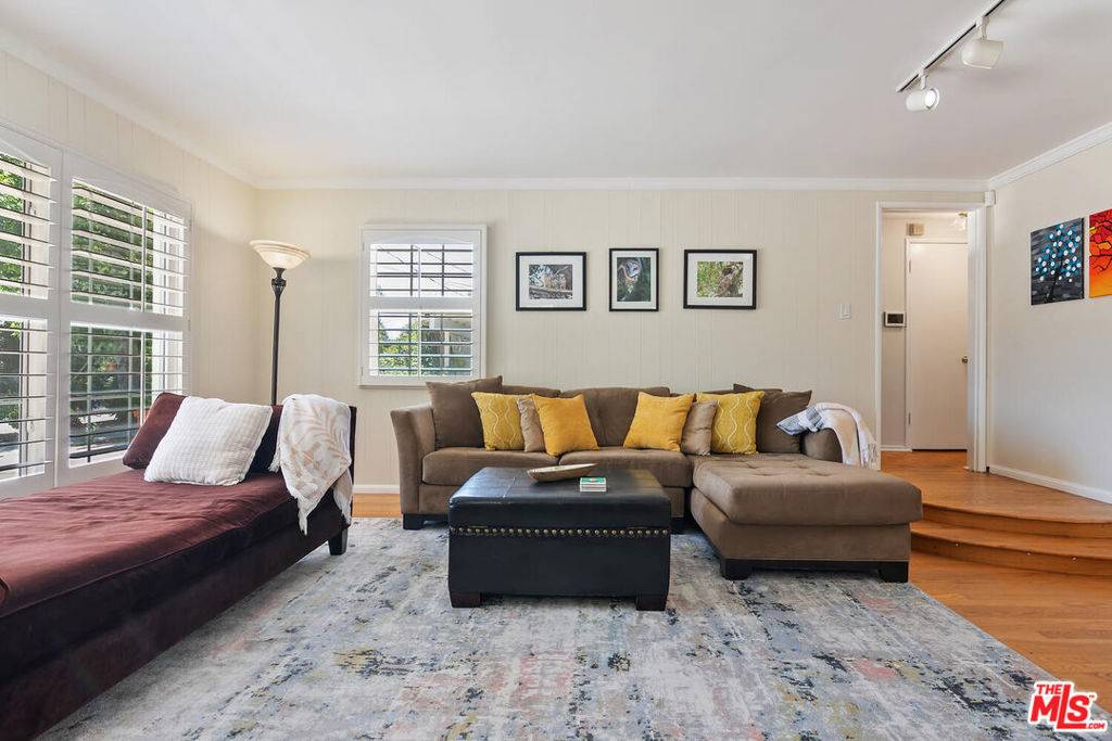 Sherman Oaks, CA 91423,13155 Hartsook ST