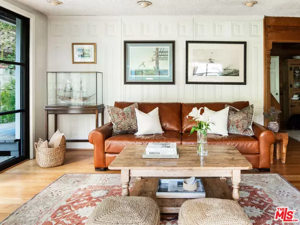 Los Angeles, CA 90046,8162 Kirkwood DR