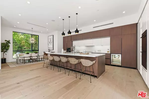 Los Angeles, CA 90049,12119 Travis ST