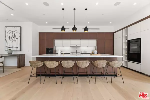 Los Angeles, CA 90049,12119 Travis ST