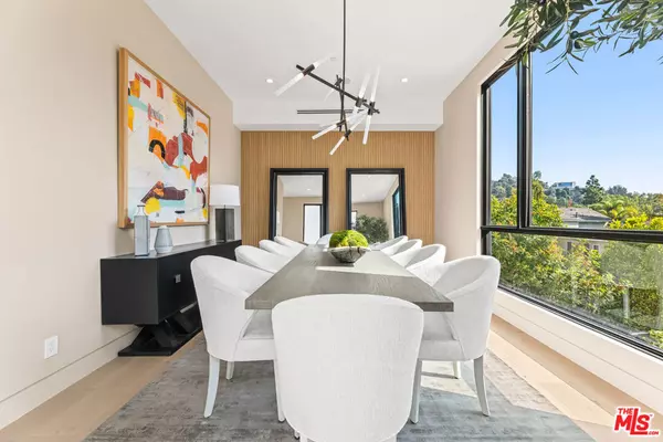 Los Angeles, CA 90049,12119 Travis ST