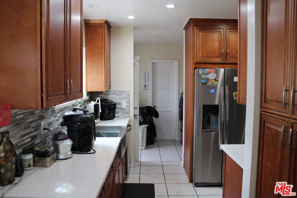 Los Angeles, CA 90047,10631 S St Andrews PL