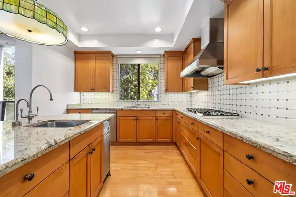 Beverly Hills, CA 90210,455 N Oakhurst DR #3