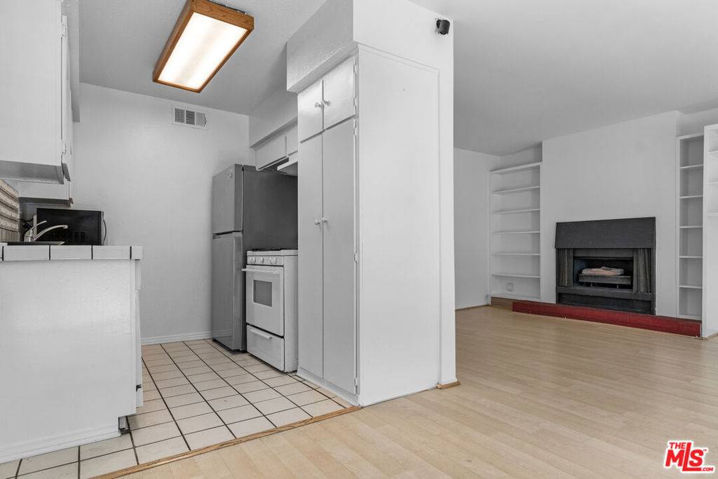 Studio City, CA 91604,4660 Coldwater Canyon AVE #4