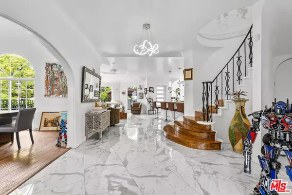 Los Angeles, CA 90027,2240 Hillhurst AVE