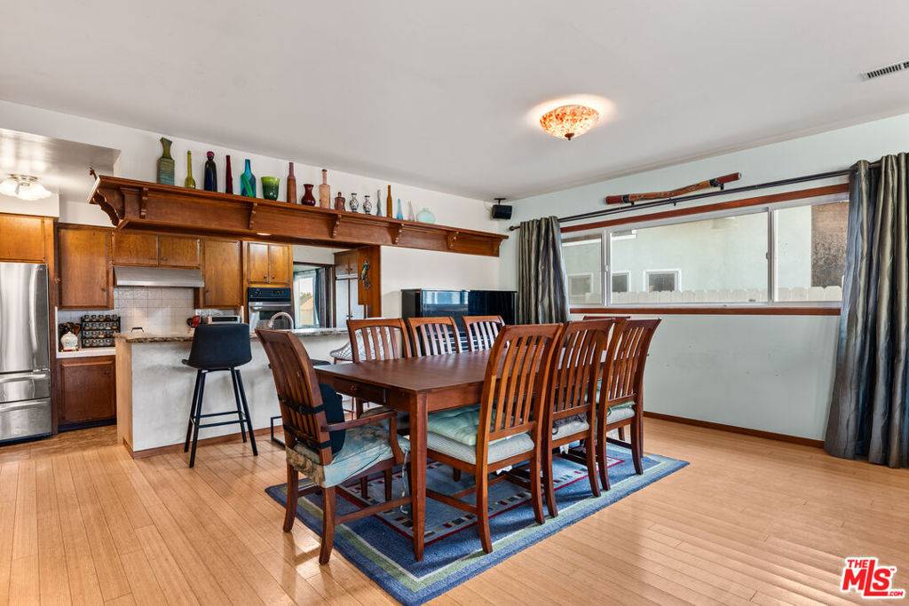 Los Angeles, CA 90045,6347 W 84th ST