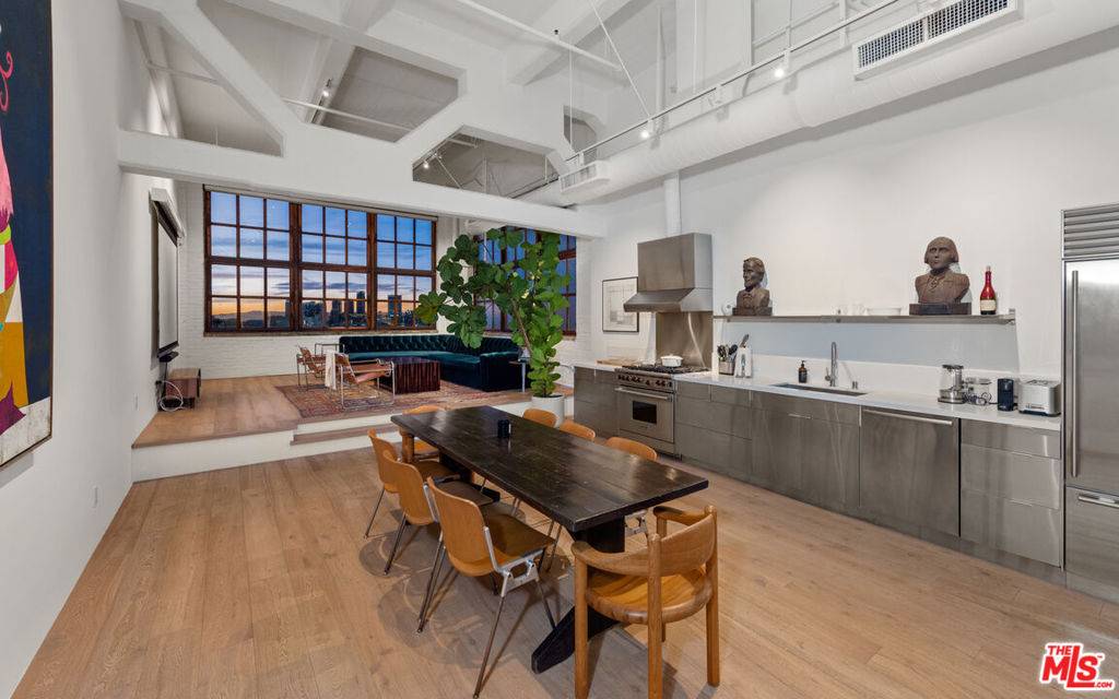 Los Angeles, CA 90021,1850 Industrial ST #711