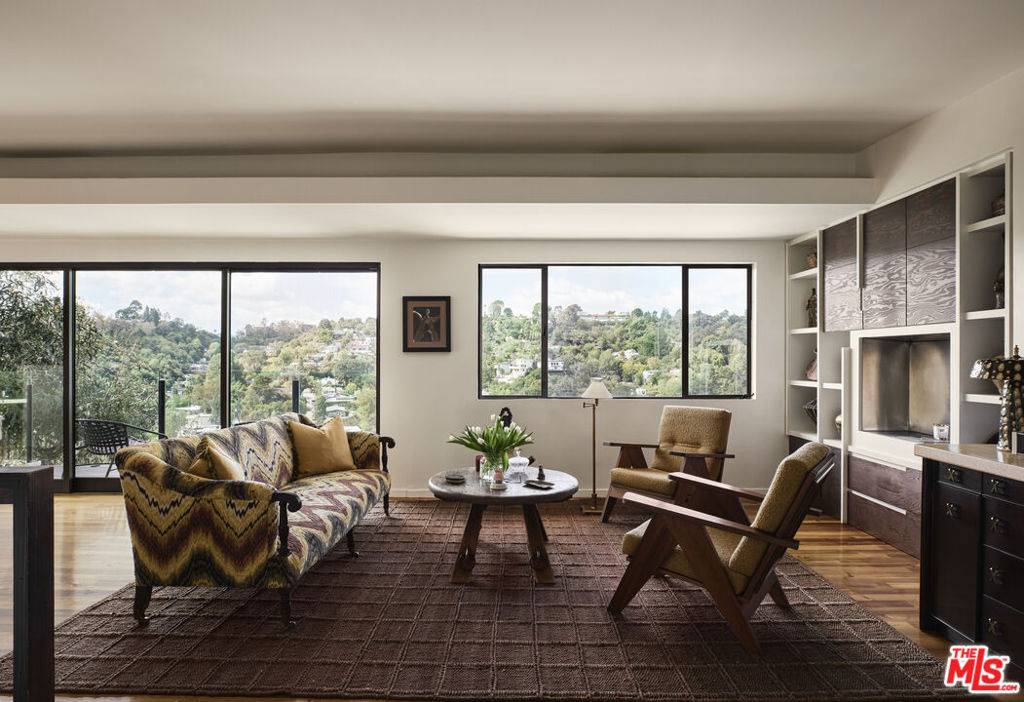 Los Angeles, CA 90046,8715 Skyline DR