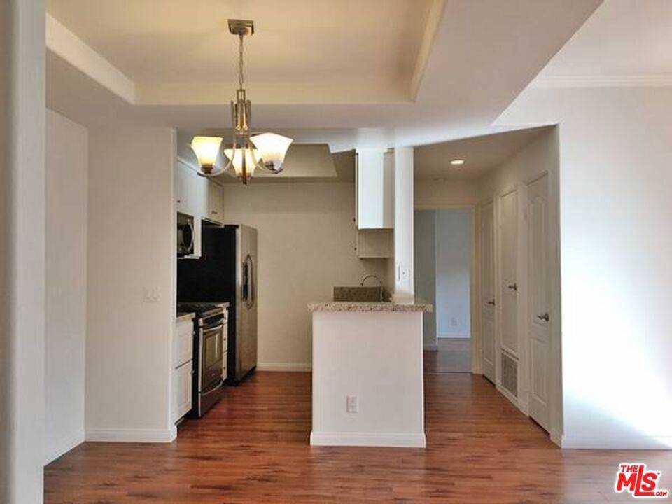 Sherman Oaks, CA 91423,14430 BENEFIT ST #108