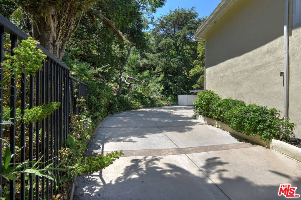 Sherman Oaks, CA 91403,15474 Loom PL