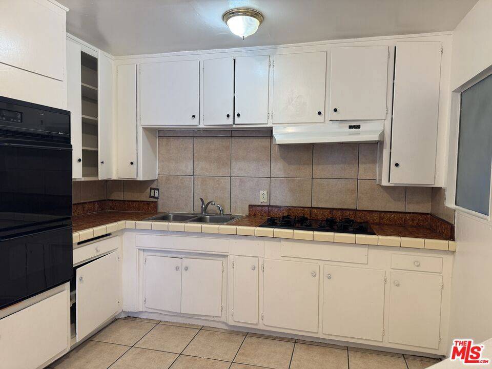 Los Angeles, CA 90004,4106 Rosewood AVE #2