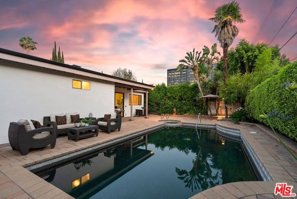 Encino, CA 91436,4841 Swinton AVE