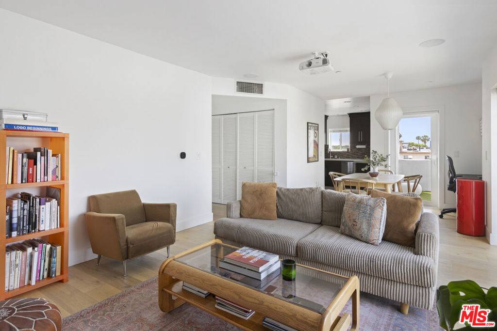 Los Angeles, CA 90046,1400 N Vista ST #7