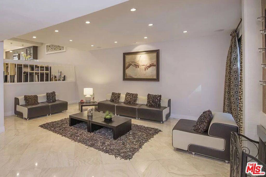 Woodland Hills, CA 91367,6205 1/2 Nita AVE