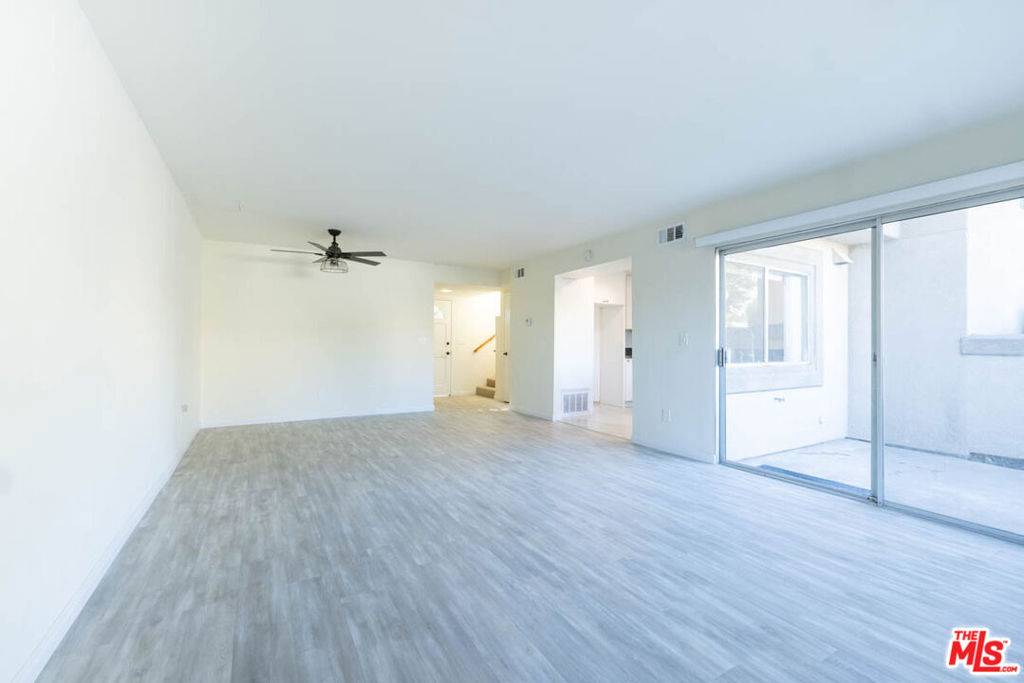 18524 Mayall ST #D, Northridge, CA 91324