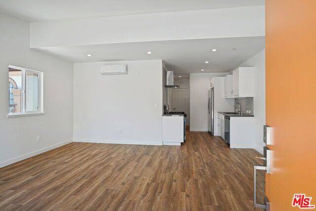 Los Angeles, CA 90019,1166 S Cochran AVE #4