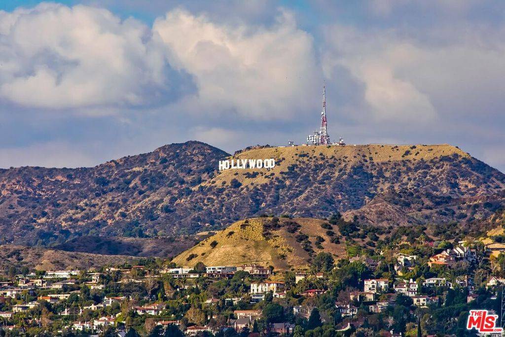 Los Angeles, CA 90026,1436 Edgecliffe DR #102
