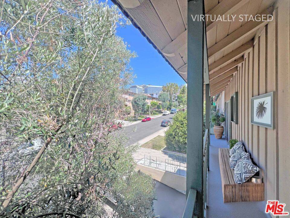 West Hollywood, CA 90069,1112 N Olive DR #5