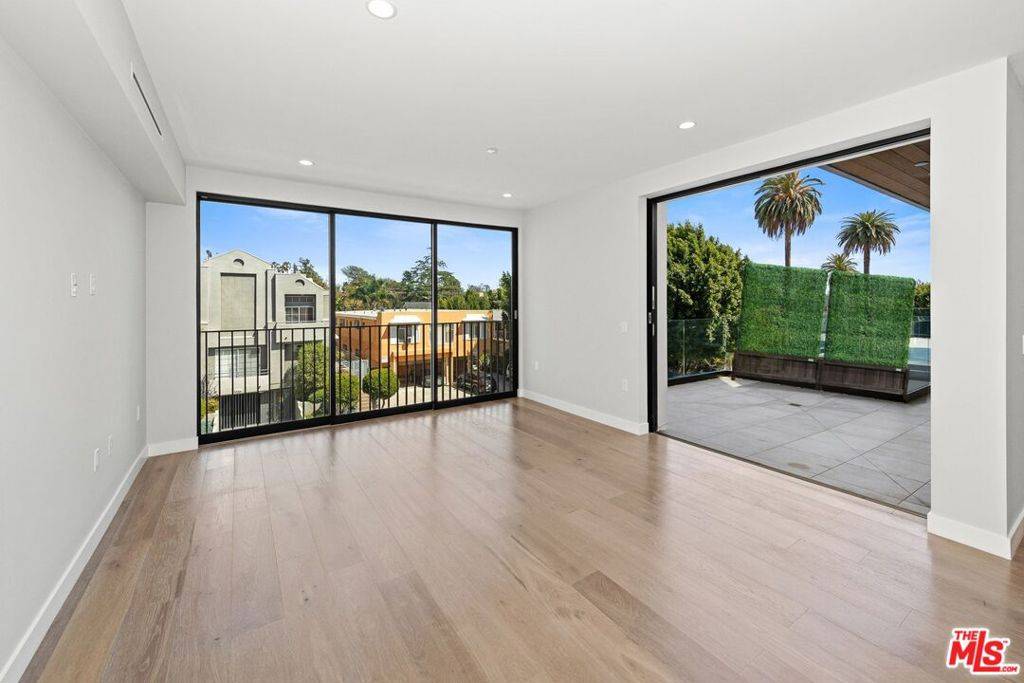 Los Angeles, CA 90069,1017 N Croft AVE #301