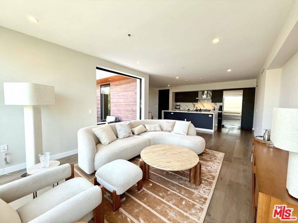 Los Angeles, CA 90069,1017 N Croft AVE #301