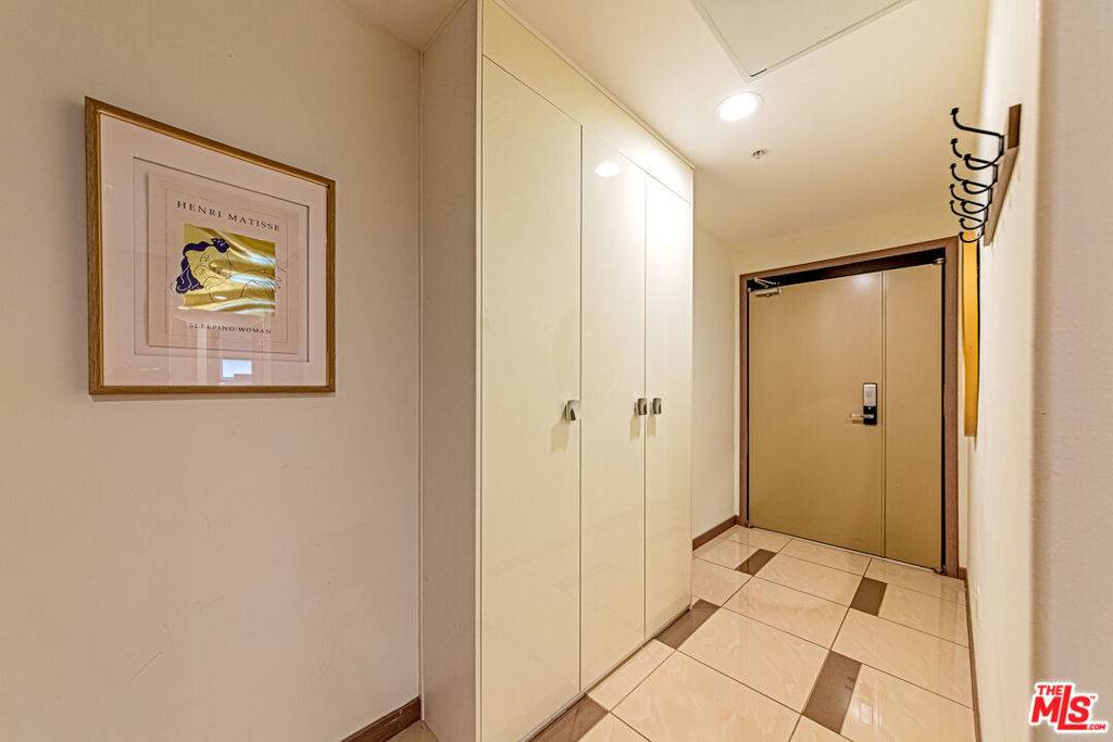 Los Angeles, CA 90006,903 S New Hampshire AVE #302