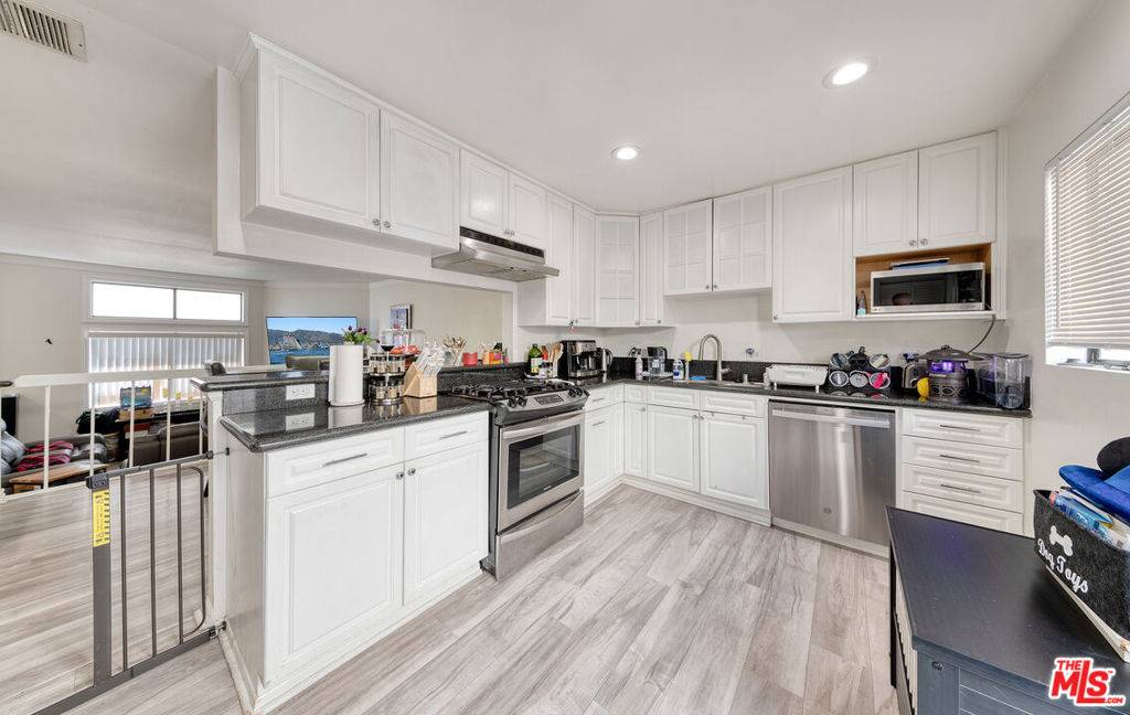 Van Nuys, CA 91405,14937 Sherman WAY #2