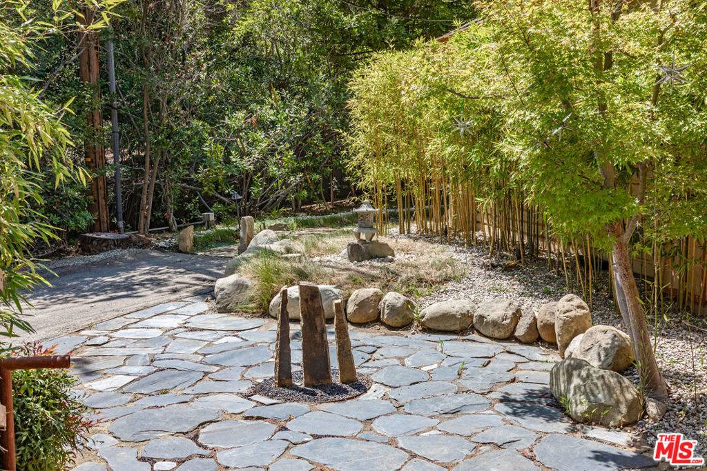 Calabasas, CA 91302,1064 Meadows End DR