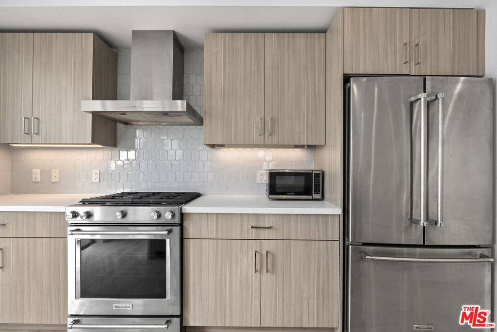 Los Angeles, CA 90035,5955 Saturn ST #301