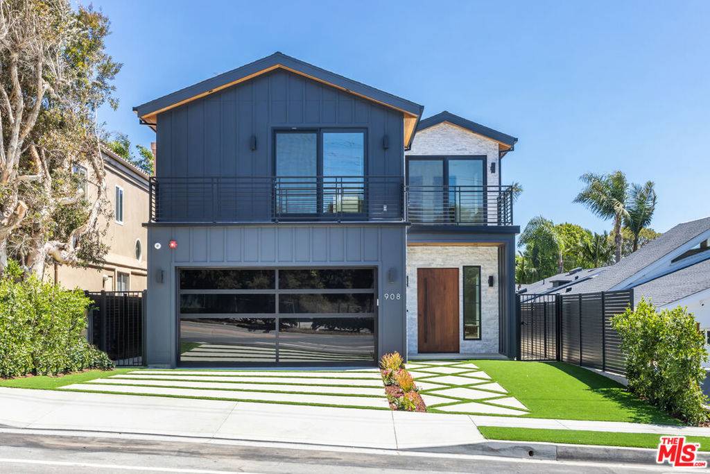 908 Rosecrans AVE, Manhattan Beach, CA 90266