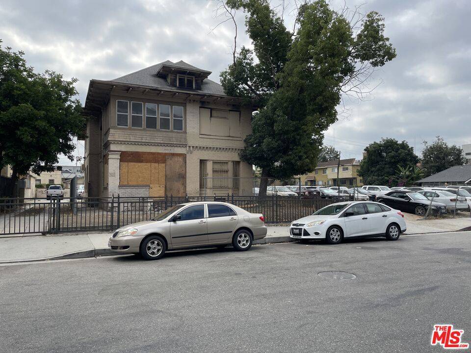Los Angeles, CA 90007,3024 Royal ST