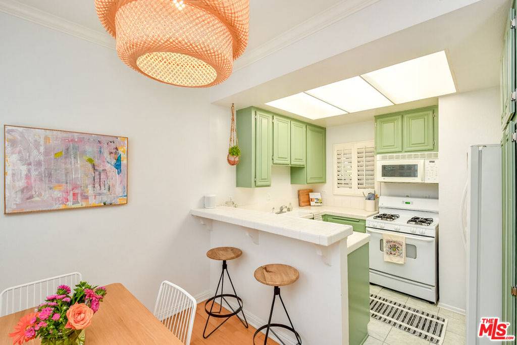 Playa Del Rey, CA 90293,8114 Manitoba ST #103