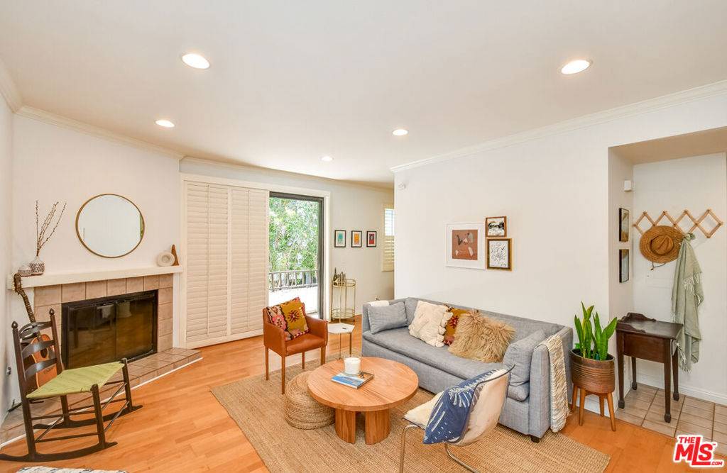 Playa Del Rey, CA 90293,8114 Manitoba ST #103