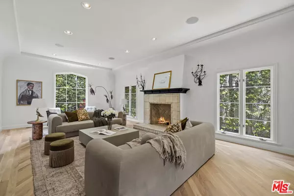 Los Angeles, CA 90036,736 S Cloverdale AVE