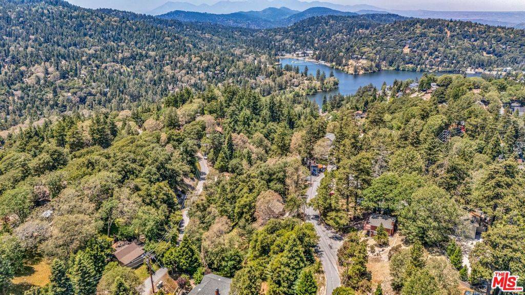 3 Arth DR, Crestline, CA 92325
