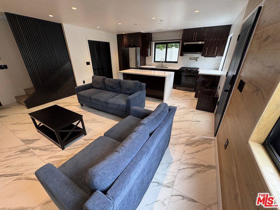 Woodland Hills, CA 91637,20529 Miranda Place