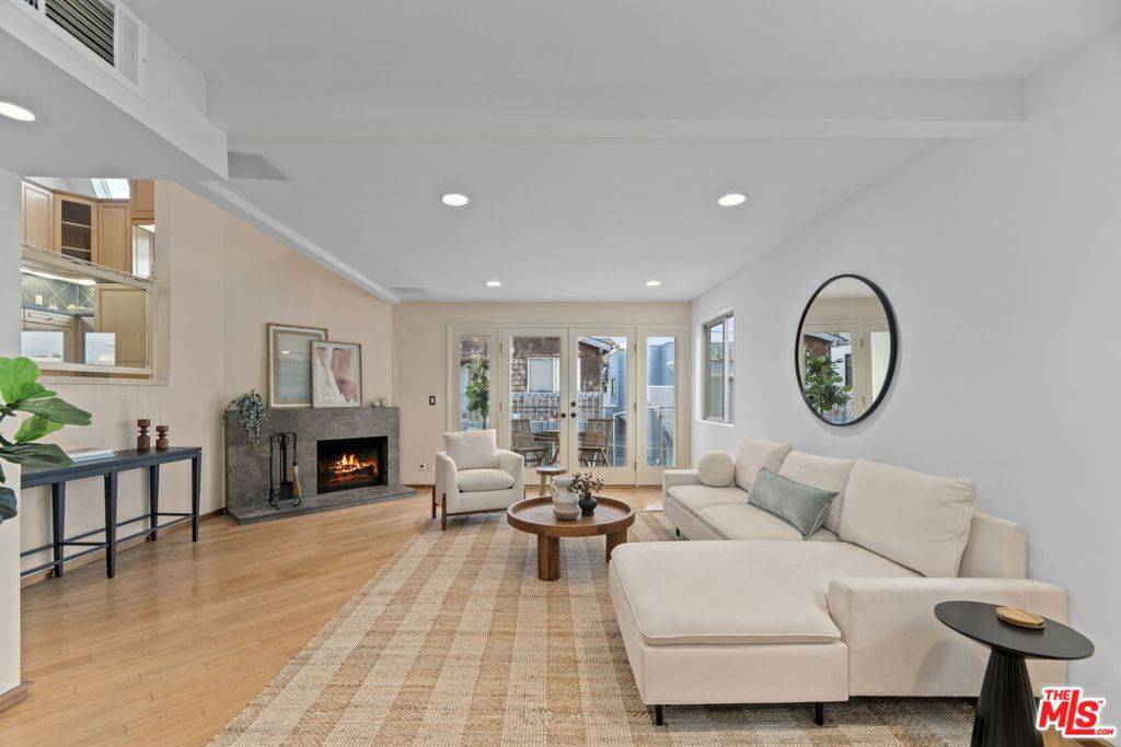 Marina Del Rey, CA 90292,24 Voyage ST #2